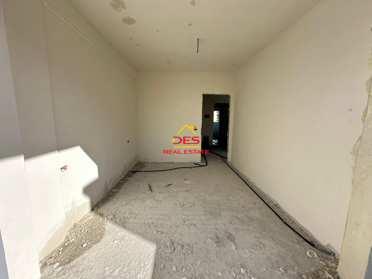 Shitet apartament 1+1 me këste në orikum