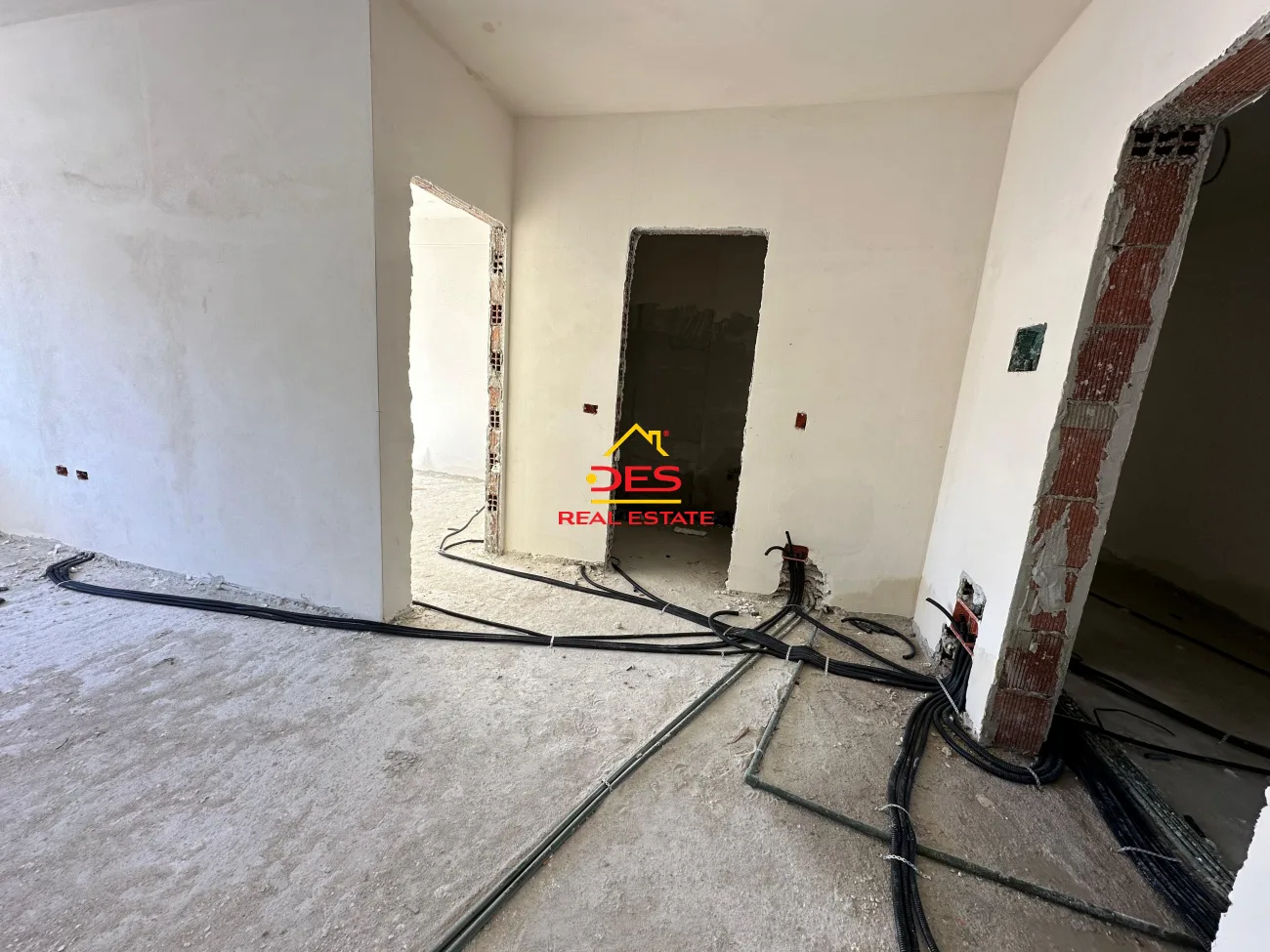 Shitet apartament 1+1 me këste në orikum