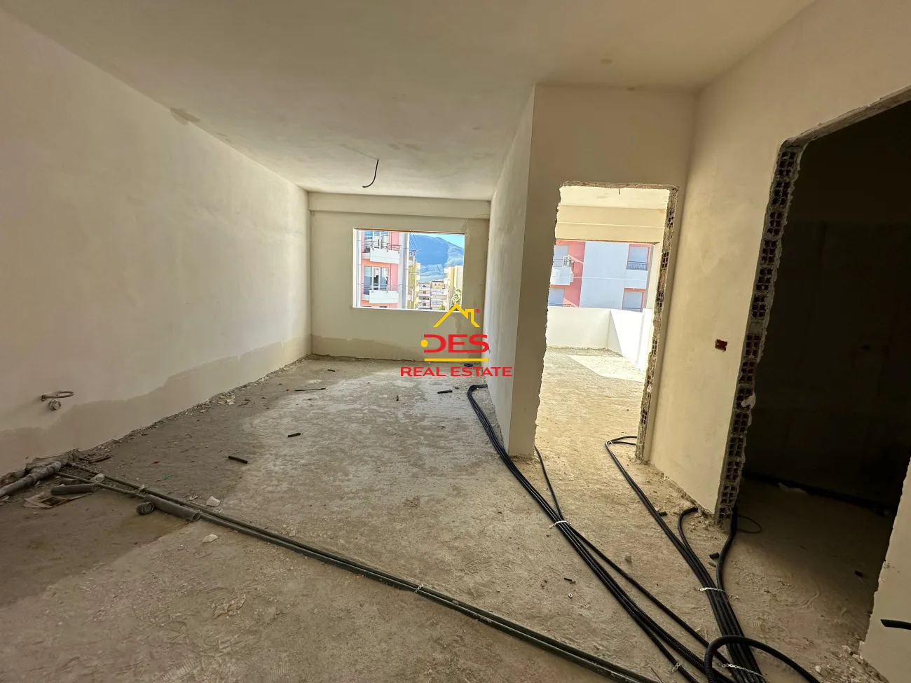 Shitet apartament 1+1 me këste në orikum