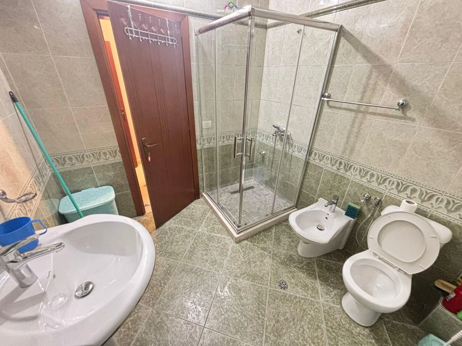 Apartament Me Qera 1+1 Tek Komuna e Parisit (ID B2101543) Tirane