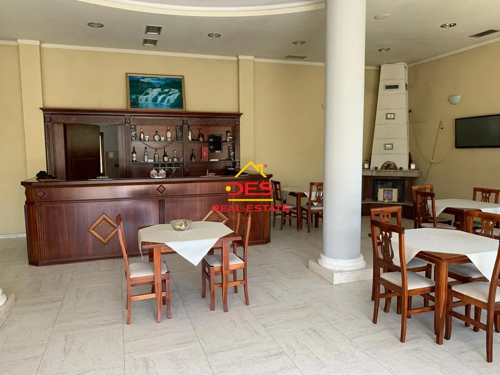 Shitet vilë 3-katëshe+ truall në lagjen ’labinot fushë’ ,elbasan.