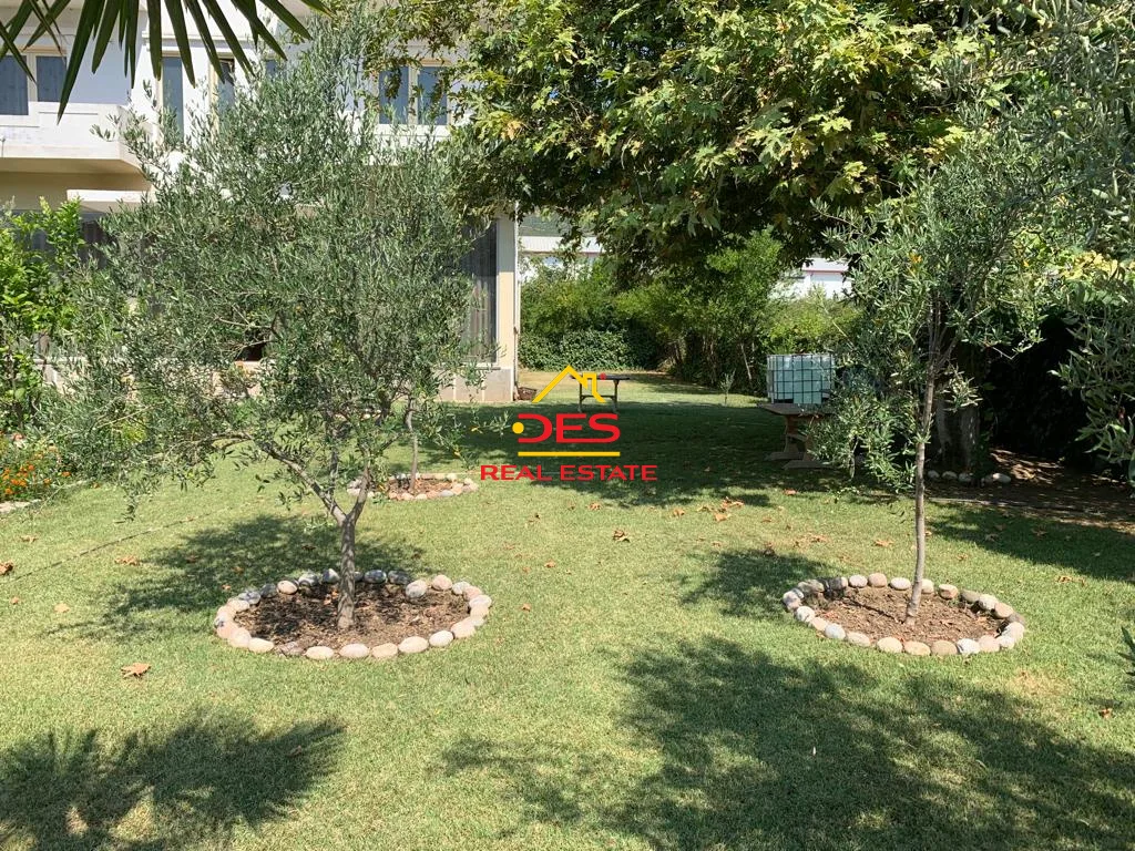 Shitet vilë 3-katëshe+ truall në lagjen ’labinot fushë’ ,elbasan.