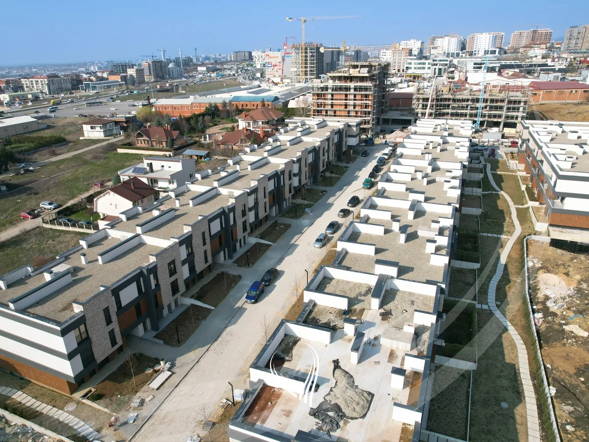 Banesë me 4 dhoma gjumi në shitje në lagjen Veternik - Gate Residence