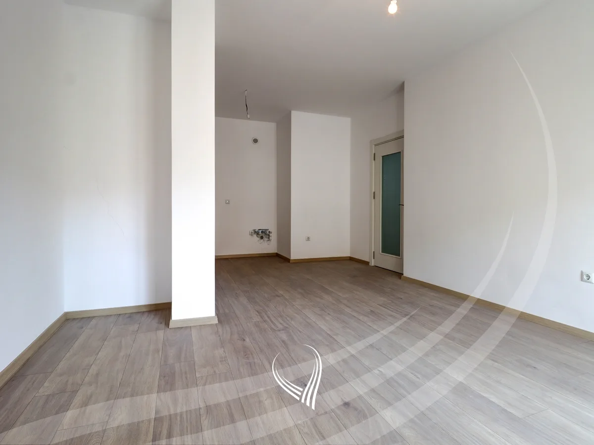 Banesë me 2 dhoma gjumi në shitje në lagjen Tophane