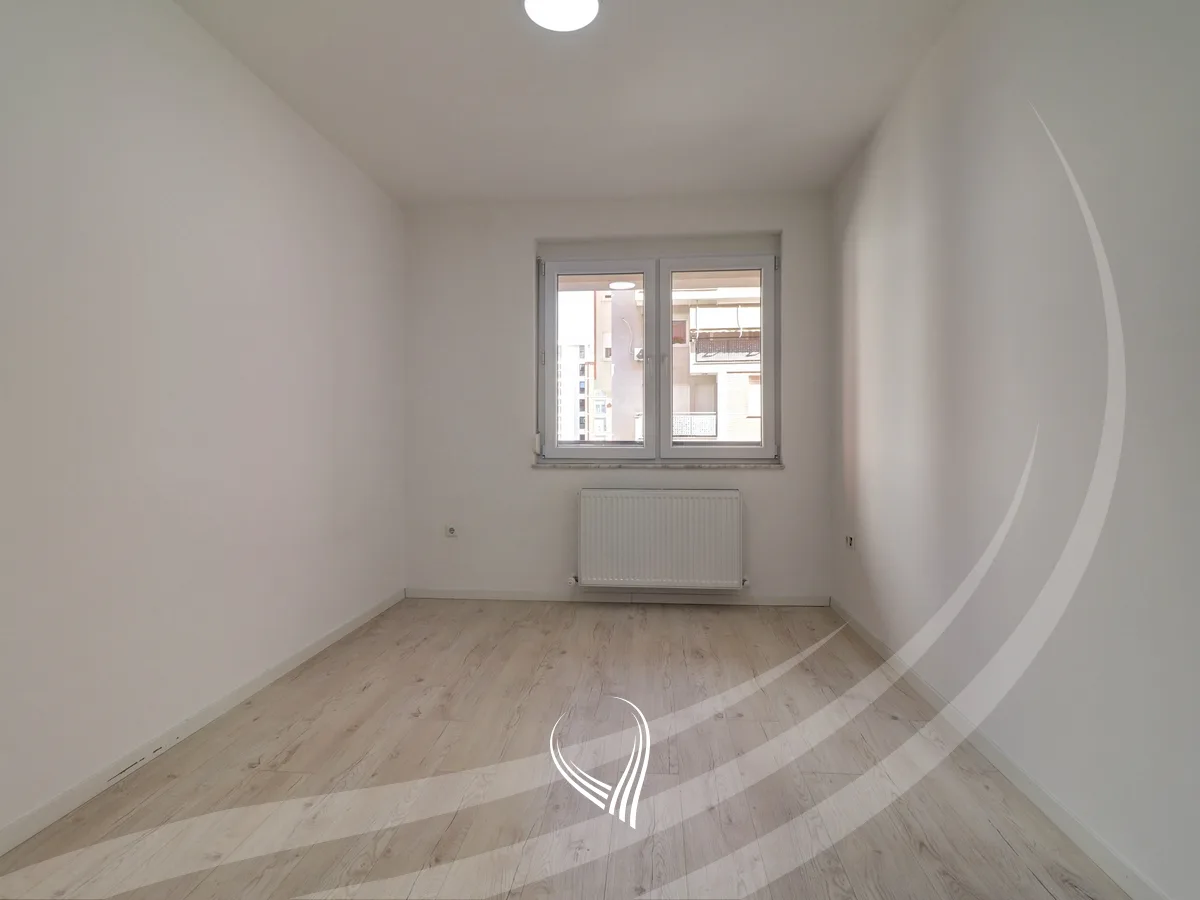 Zyre me 3 dhoma pune me qira në lagjen Mati 1