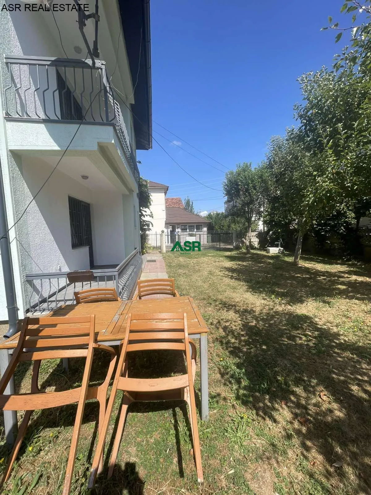 Ofrohet SHTEPIA per SHITJE në lagjen SOFALI