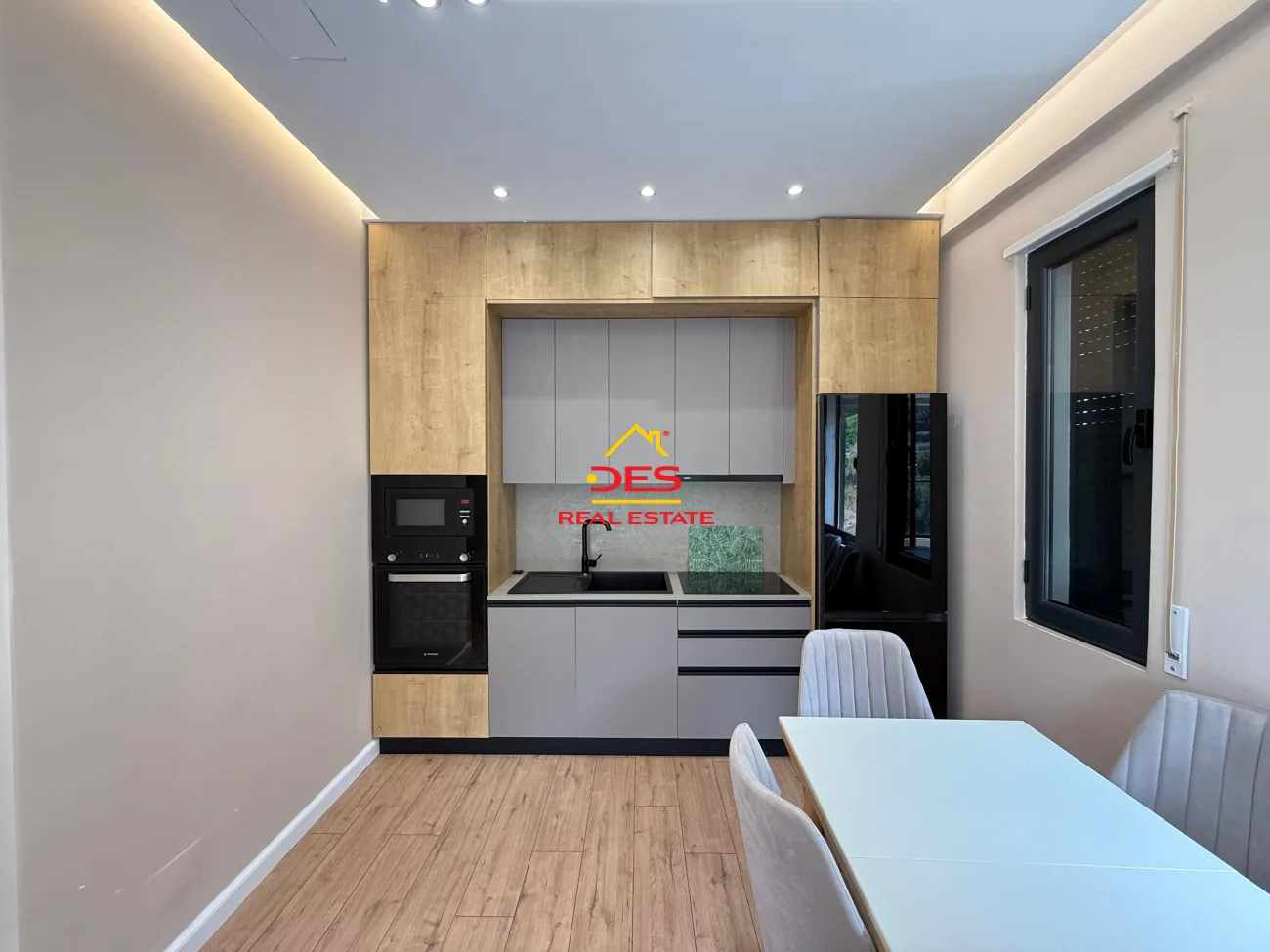 Shitet apartament 1+1 pranë vilave qeveritare, ujë i ftohtë, vlorë