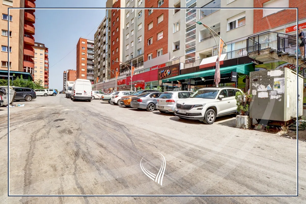Lokal 235m2 në shitje në lagjen Kalabria – Emshir