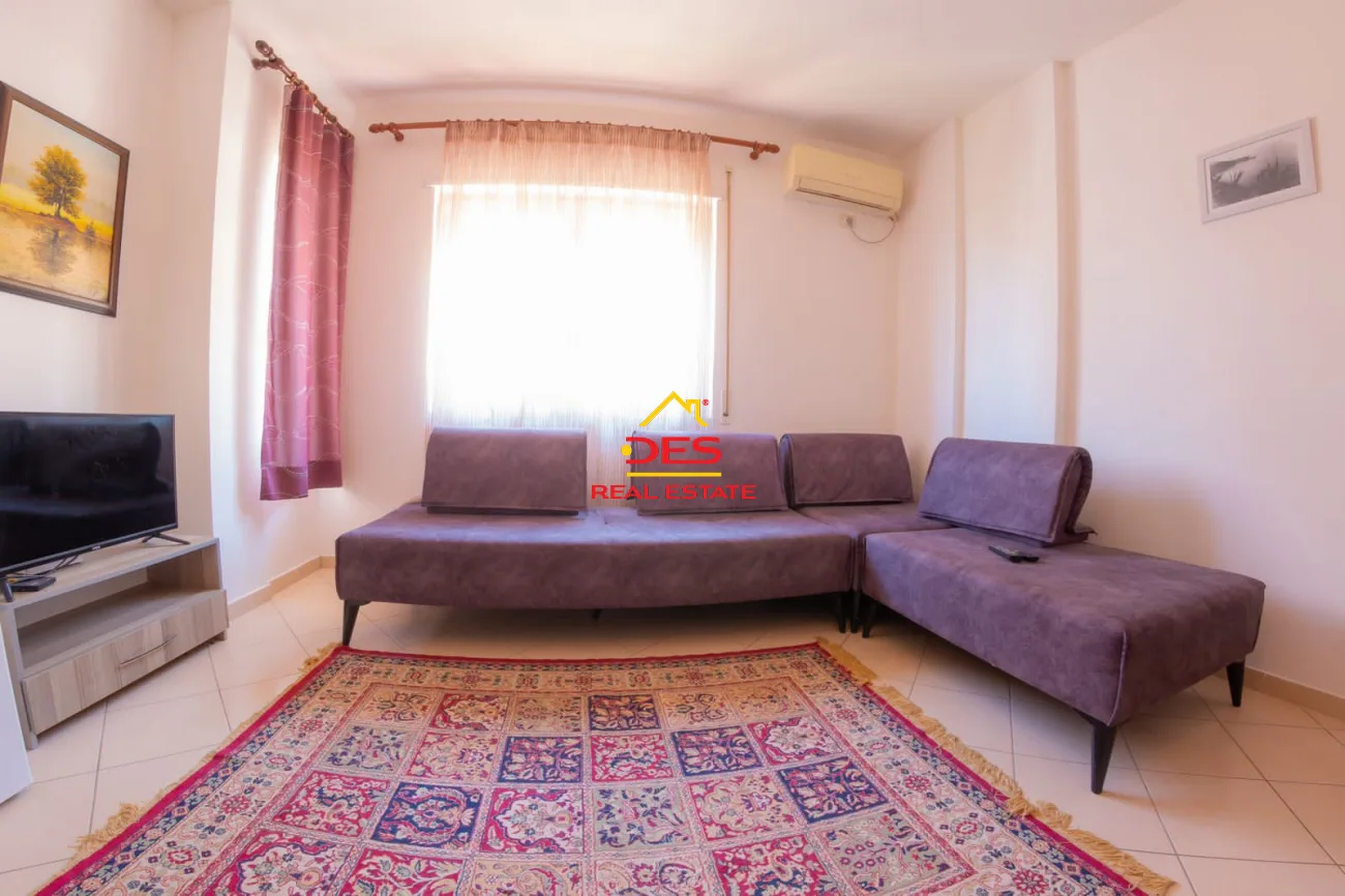 Jepet apartament 1+1 me qera te kalaja.