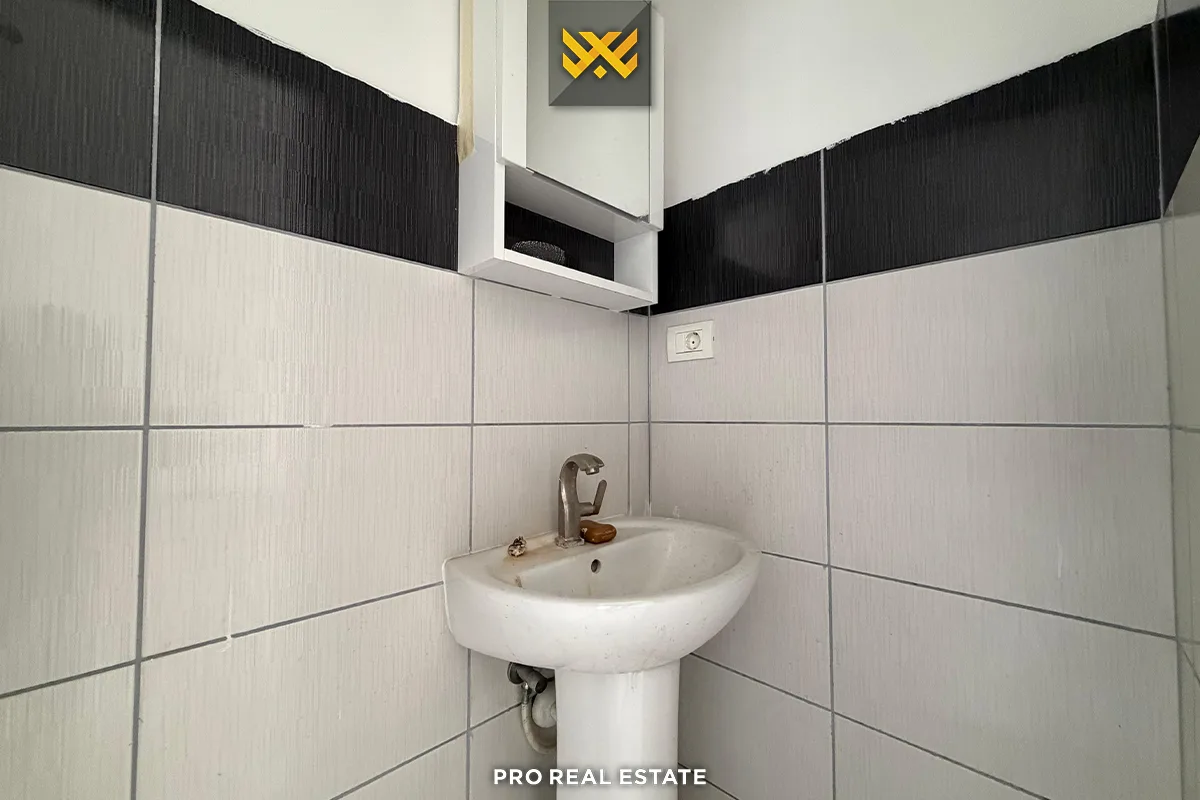 Lokal 48m² me #QIRA te Mati 1