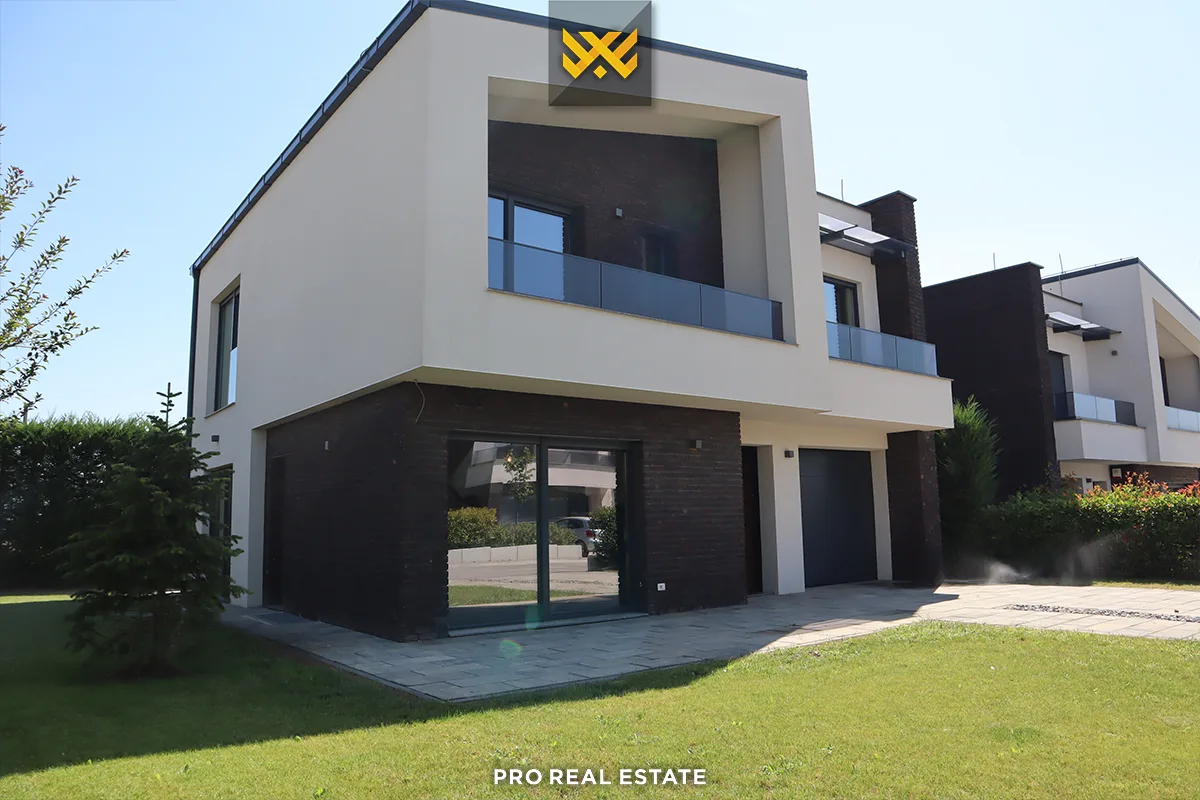 Shtëpi 180m² + 87m² për #SHITJE në Lagjen Priam Village