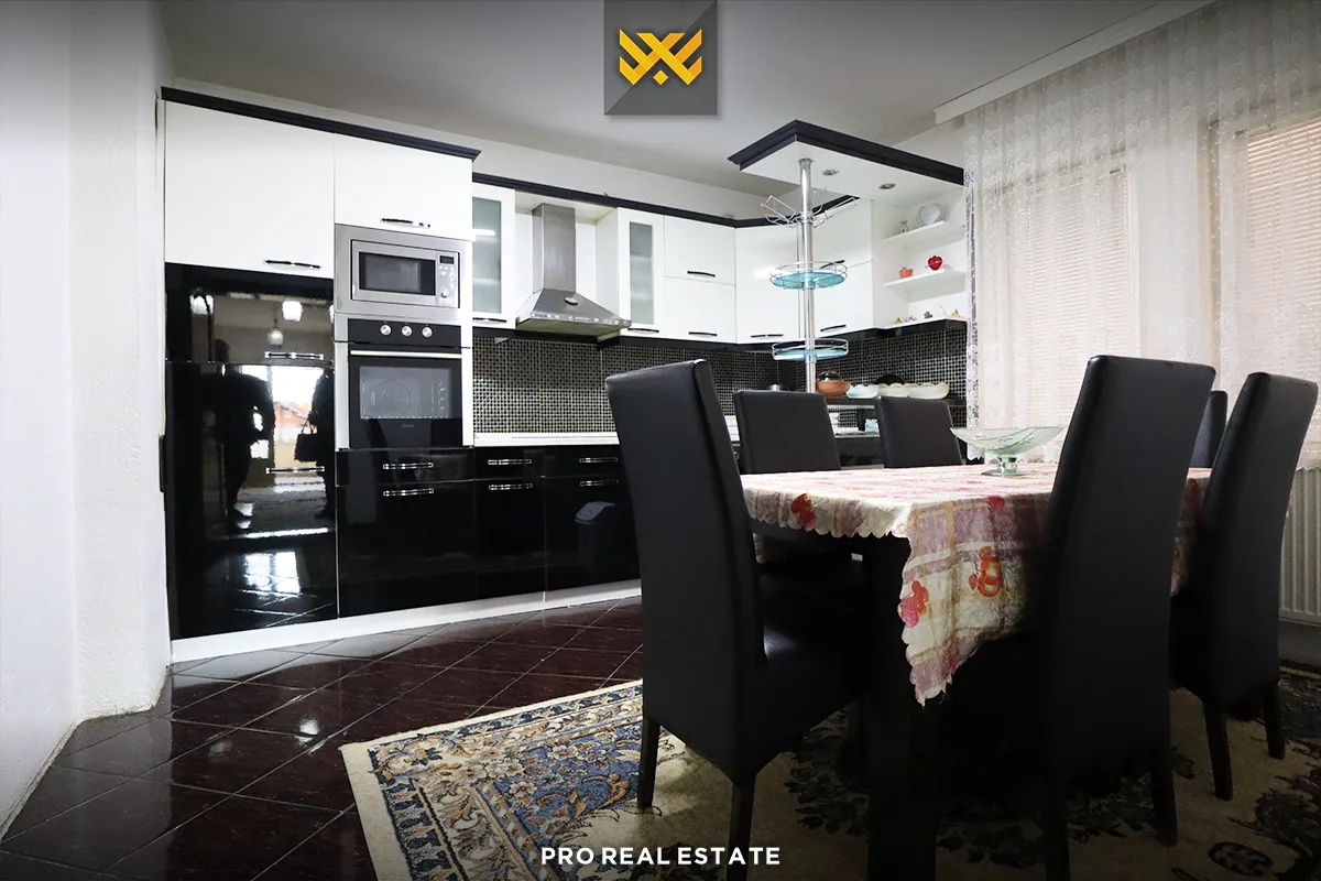 Shtëpi 370m² me #QIRA në Lagjen e Spitalit.