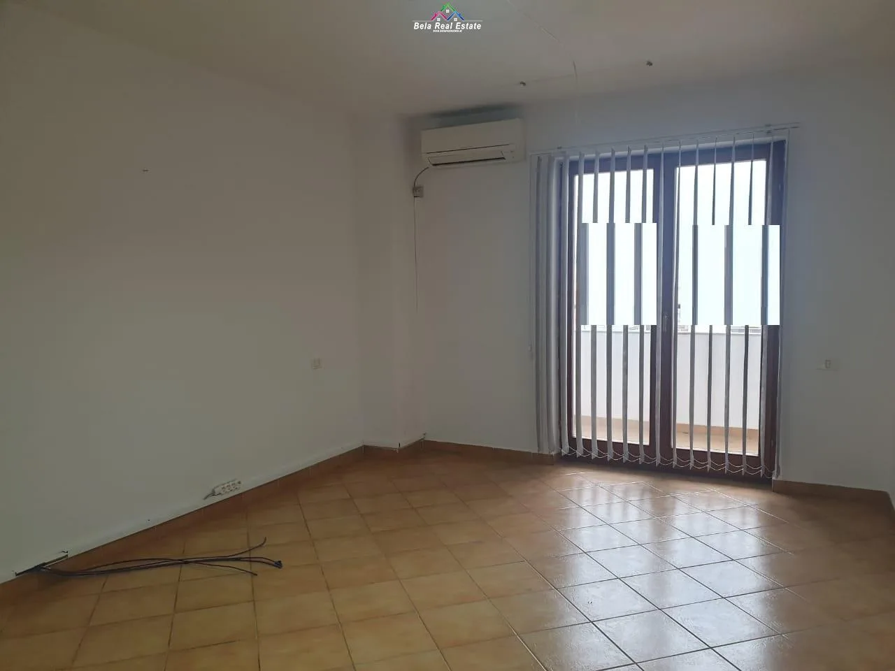 Zyre Me Qera Tek Bulevardi Zogu i Pare (ID BZ2977) Tirane