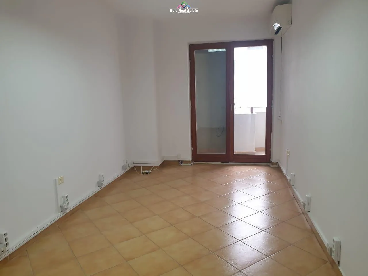 Zyre Me Qera Tek Bulevardi Zogu i Pare (ID BZ2977) Tirane