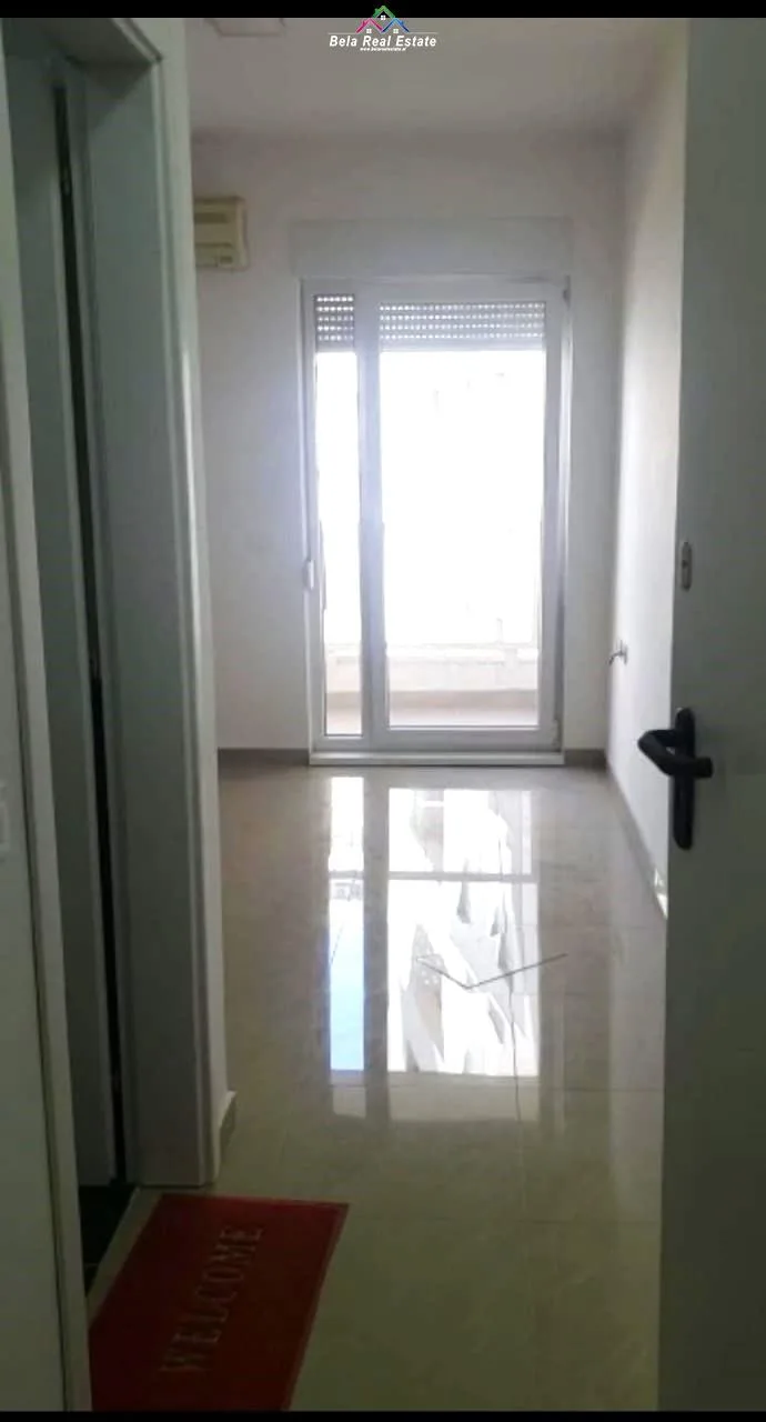 Zyre Me Qera Tek 21 Dhjetori (ID BZ2314) Tirane.