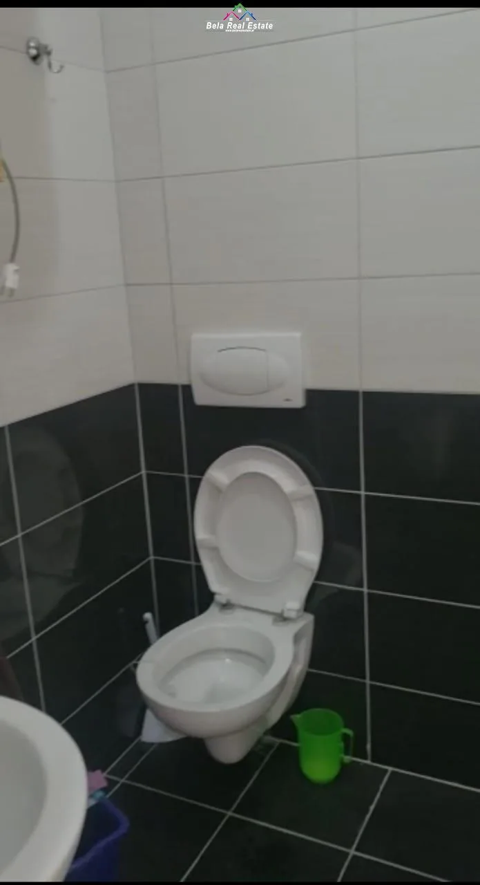 Zyre Me Qera Tek 21 Dhjetori (ID BZ2314) Tirane.