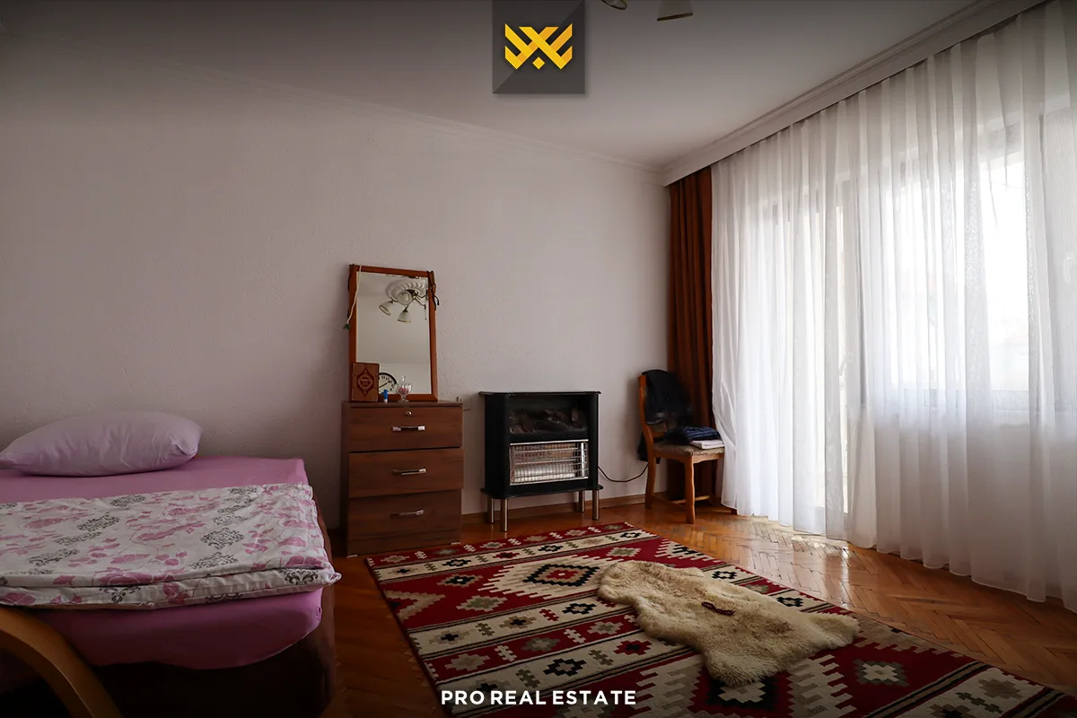 Shtëpi 322m² për #SHITJE në Lagjen Medrese.