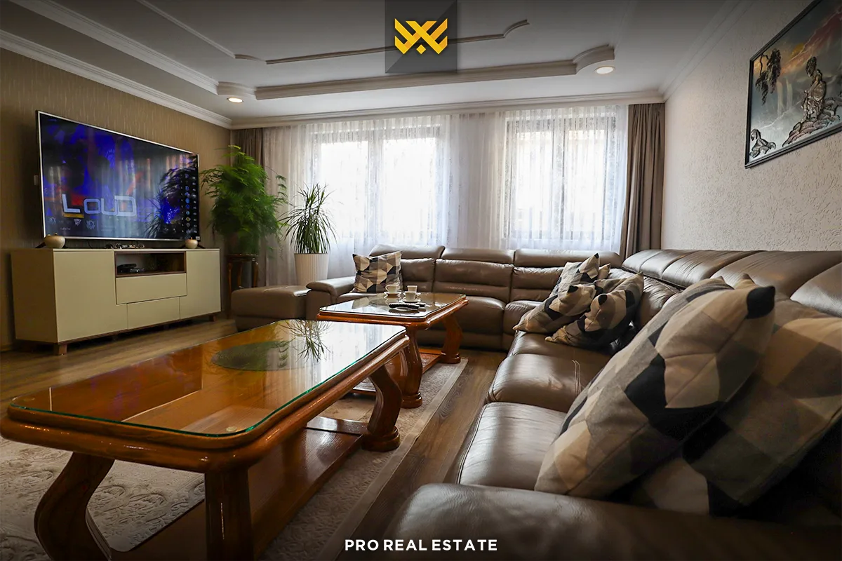 Shtëpi 322m² për #SHITJE në Lagjen Medrese.