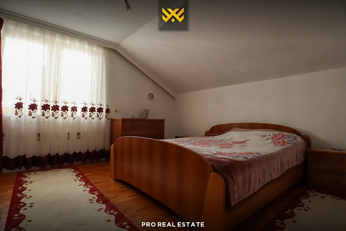 Shtëpi 322m² për #SHITJE në Lagjen Medrese.