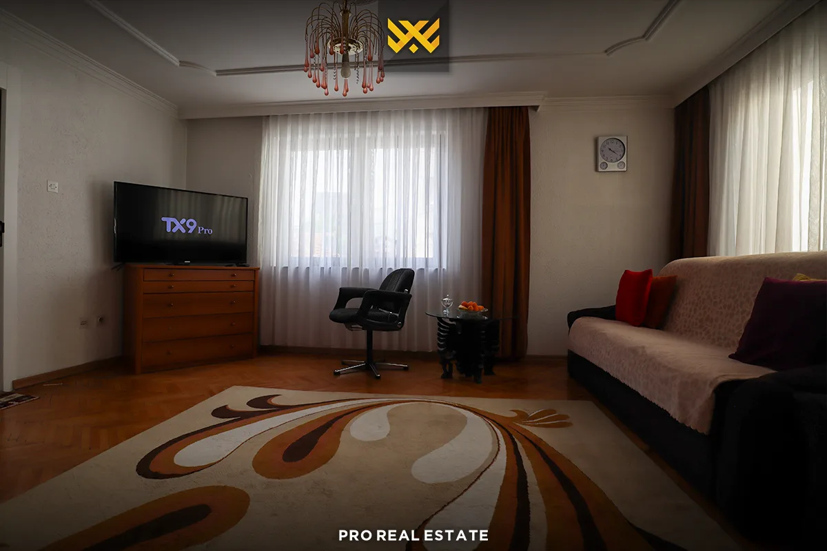 Shtëpi 322m² për #SHITJE në Lagjen Medrese.