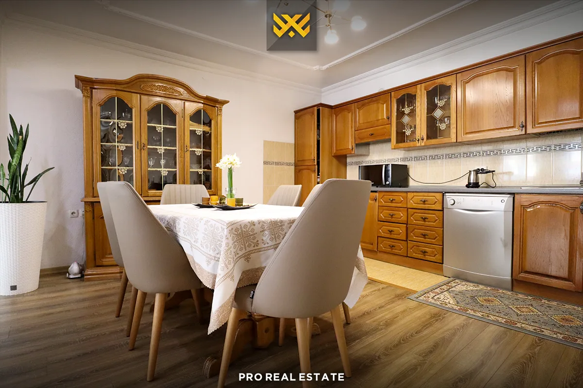 Shtëpi 322m² për #SHITJE në Lagjen Medrese.