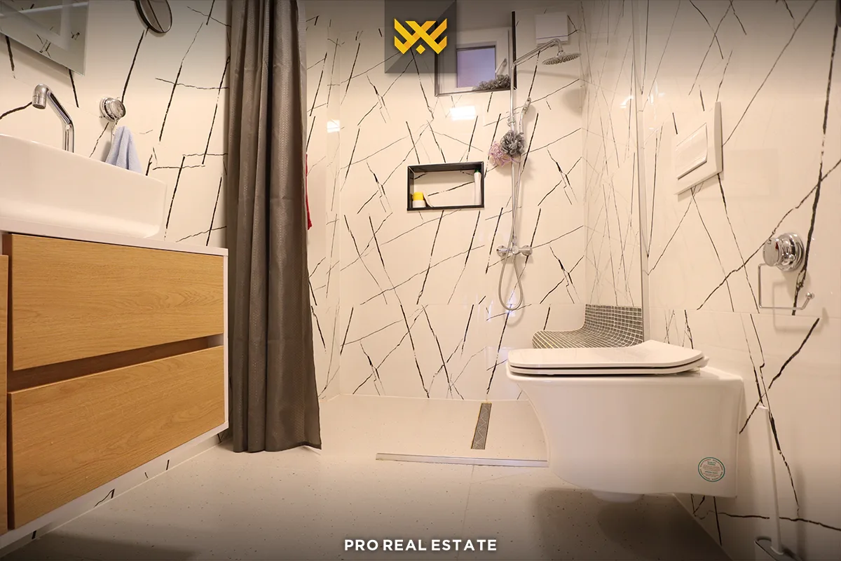Shtëpi 322m² për #SHITJE në Lagjen Medrese.