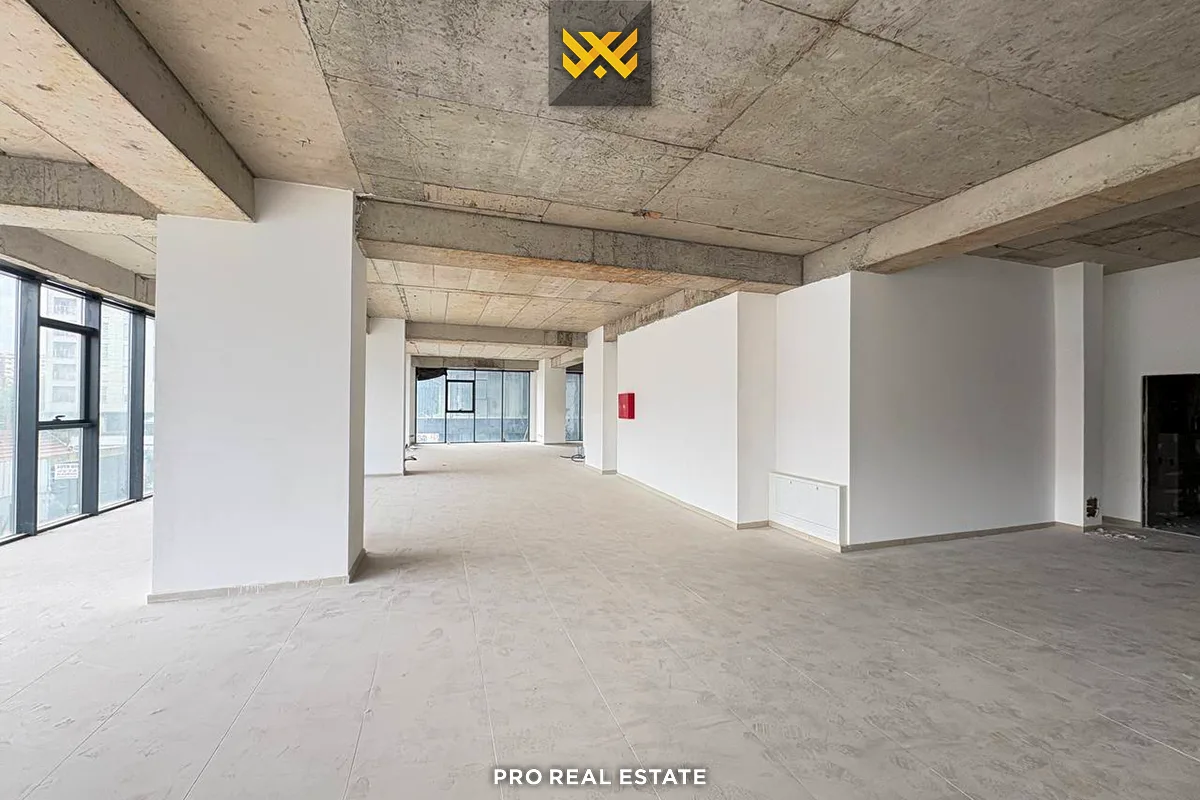 Lokal 585.95m² me #QIRA në Lakrishtë