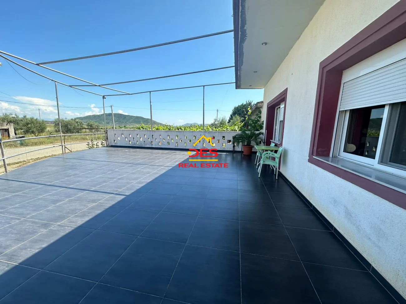 Shitet ambient biznesi + shtepi private ne bajkaj , sarande