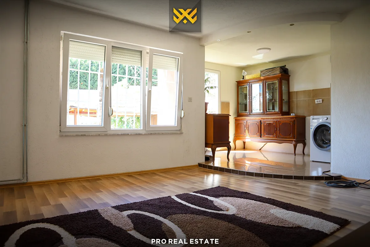 Shtëpi 198m² dhe 182m² për #SHITJE në Taslixhe.