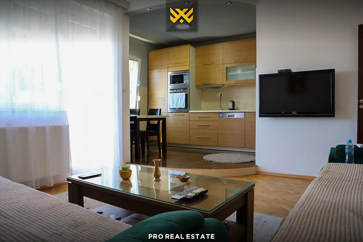 Shtëpi 198m² dhe 182m² për #SHITJE në Taslixhe.