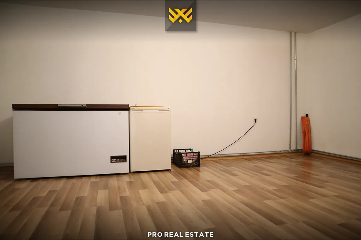 Shtëpi 198m² dhe 182m² për #SHITJE në Taslixhe.