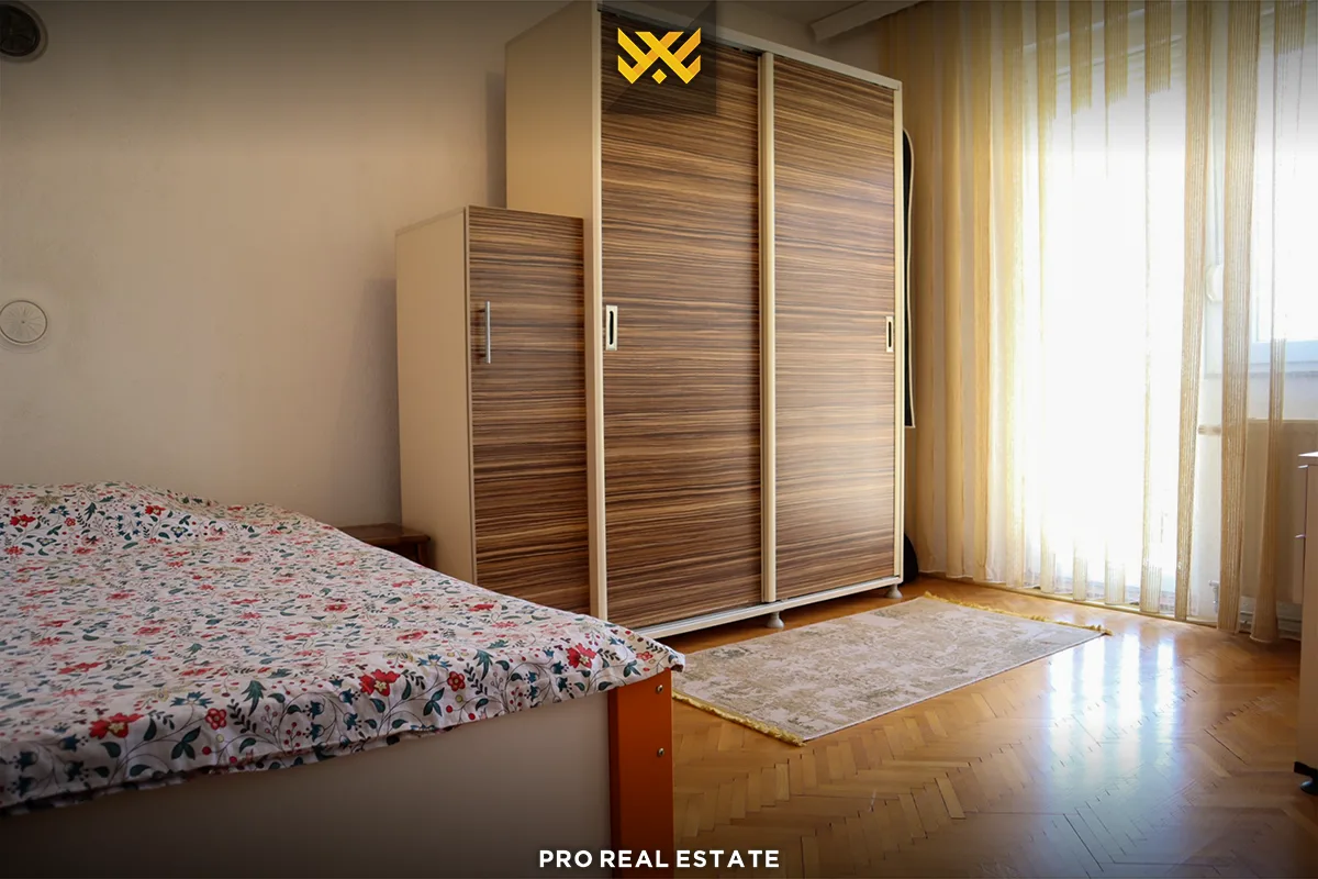 Shtëpi 198m² dhe 182m² për #SHITJE në Taslixhe.