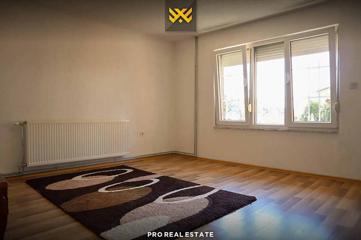 Shtëpi 198m² dhe 182m² për #SHITJE në Taslixhe.