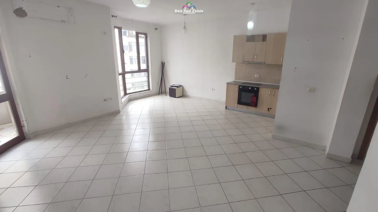 Zyre Me Qera 2+1 Tek Rruga e Kavajes (ID BZ2577) Tirane.