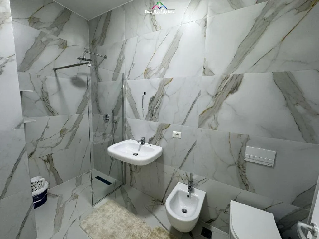 Apartament Me Qera 2+1 Tek Fusha e Aviacionit (ID B2201778) Tirane