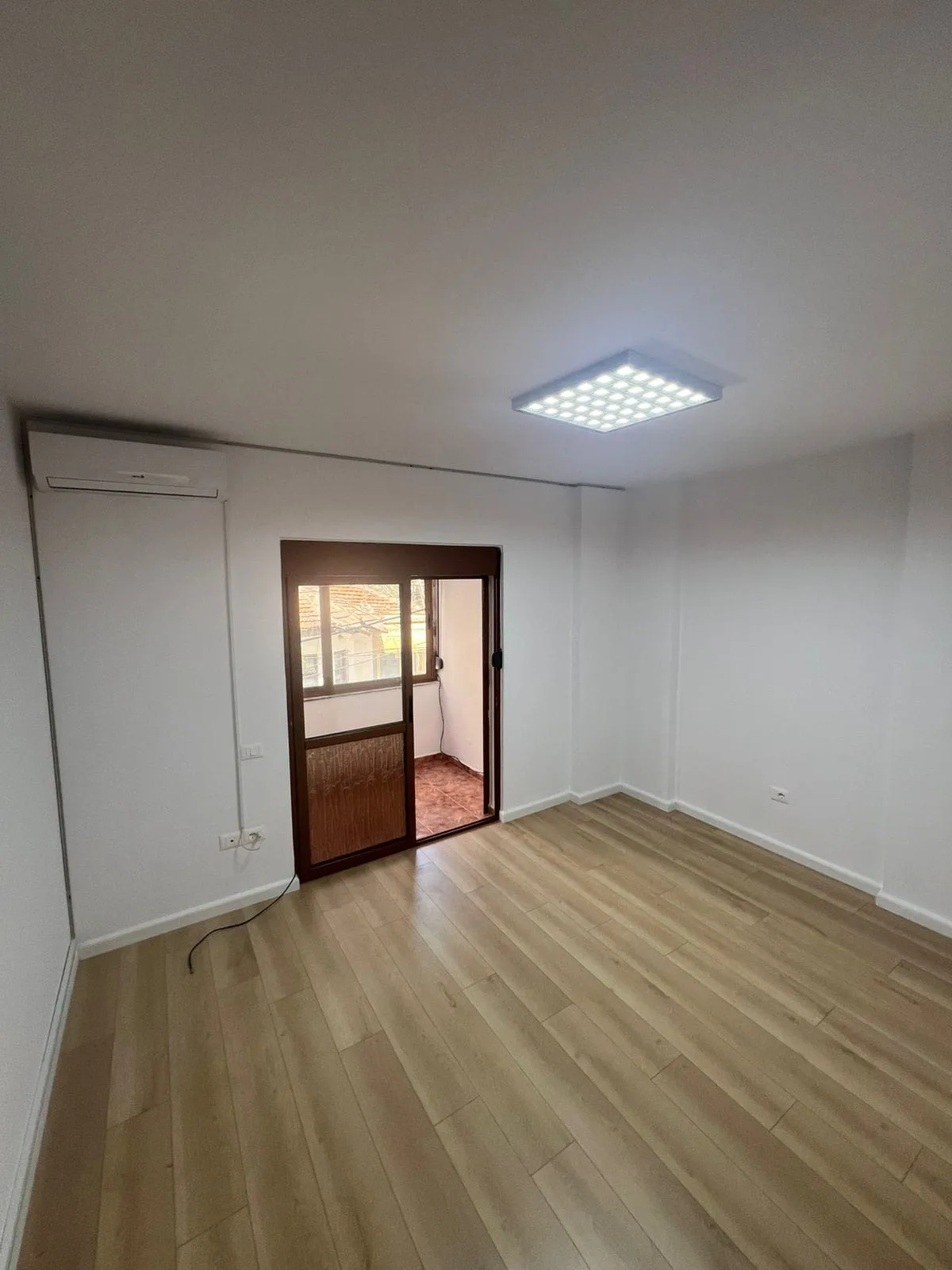 Zyre Me Qera 2+1 Tek Rruga e Bogdaneve (ID BZ2626) Tirane