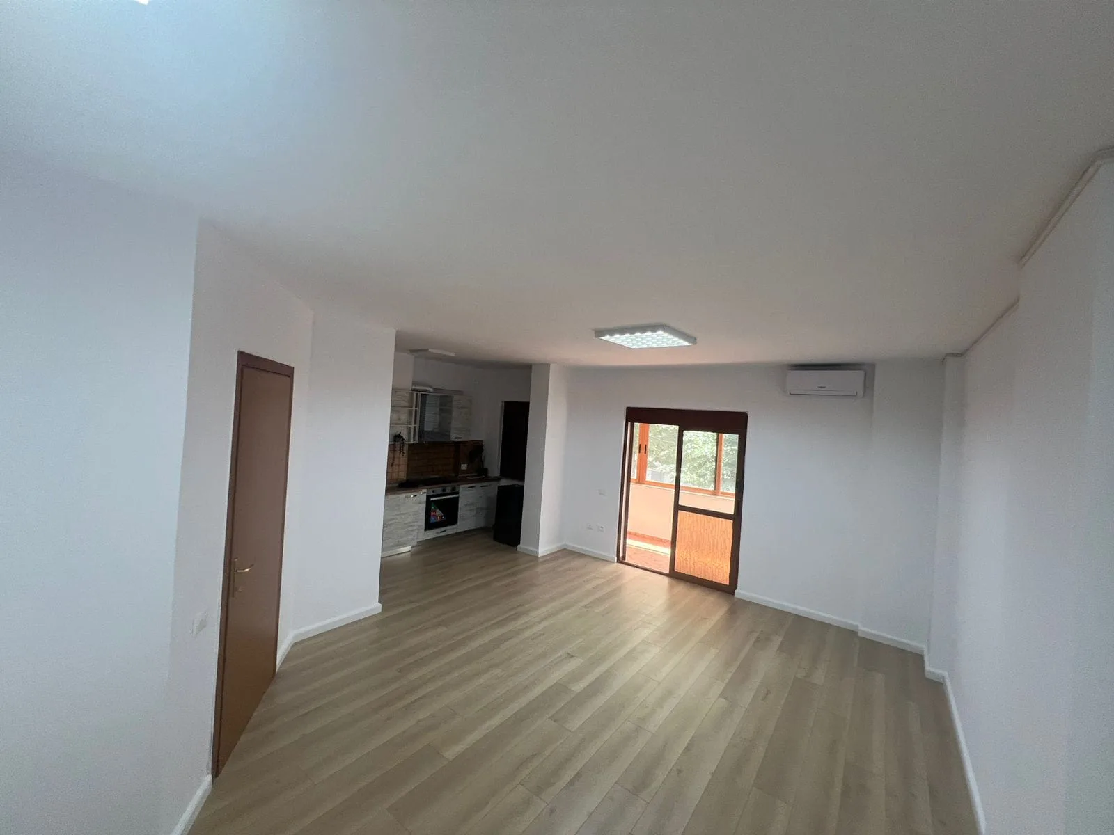 Zyre Me Qera 2+1 Tek Rruga e Bogdaneve (ID BZ2626) Tirane