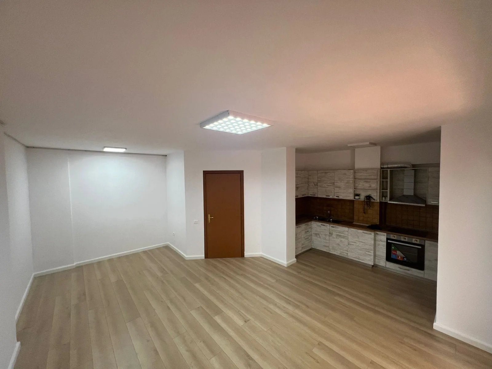 Zyre Me Qera 2+1 Tek Rruga e Bogdaneve (ID BZ2626) Tirane