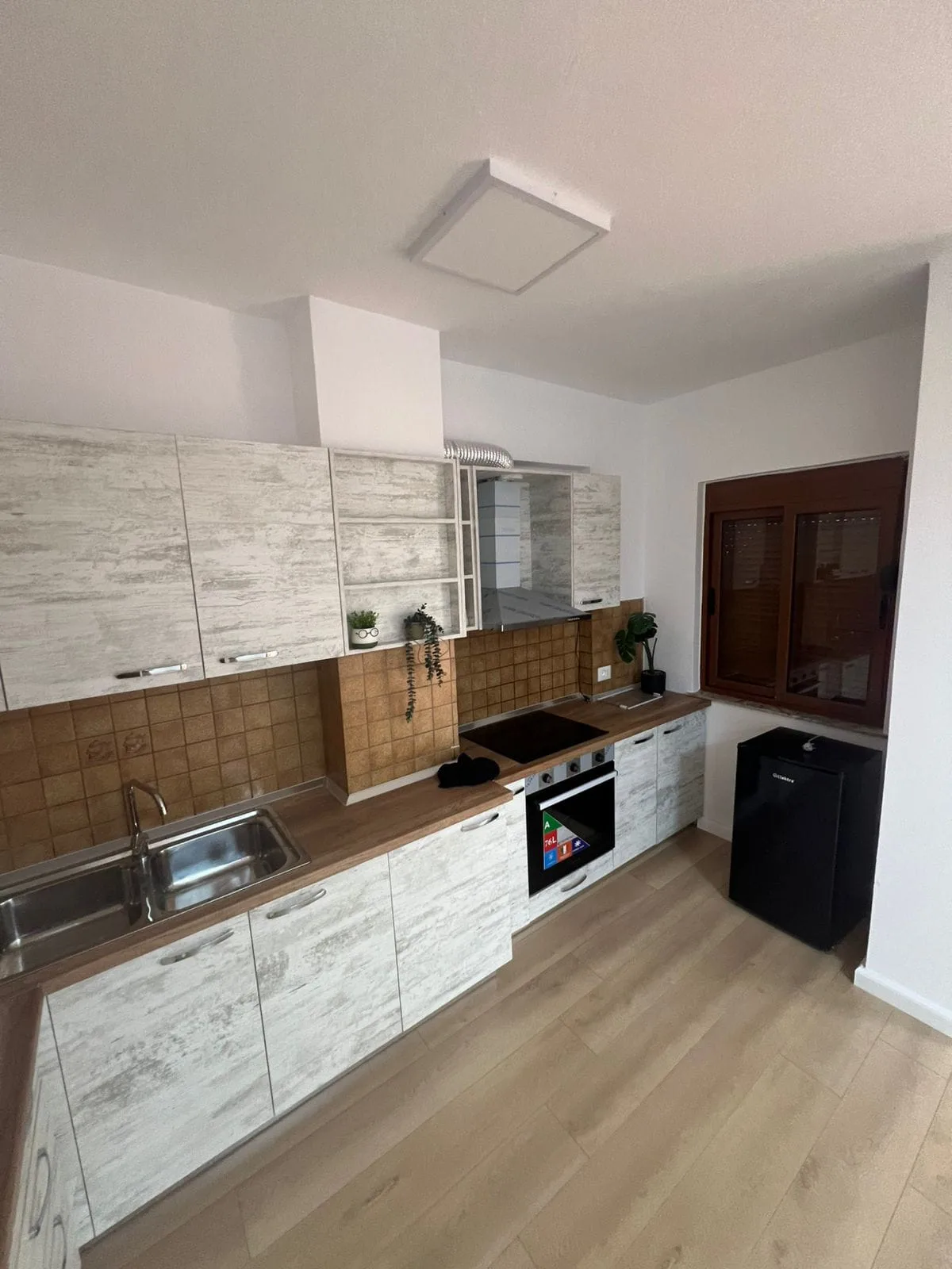 Zyre Me Qera 2+1 Tek Rruga e Bogdaneve (ID BZ2626) Tirane