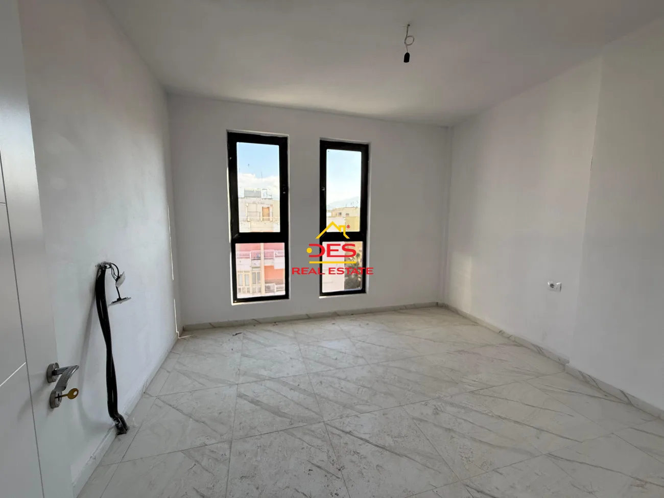 Shitet apartament 2+1+2 në orikum ,vlorë