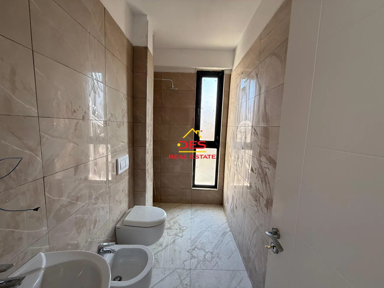 Shitet apartament 2+1+2 në orikum ,vlorë