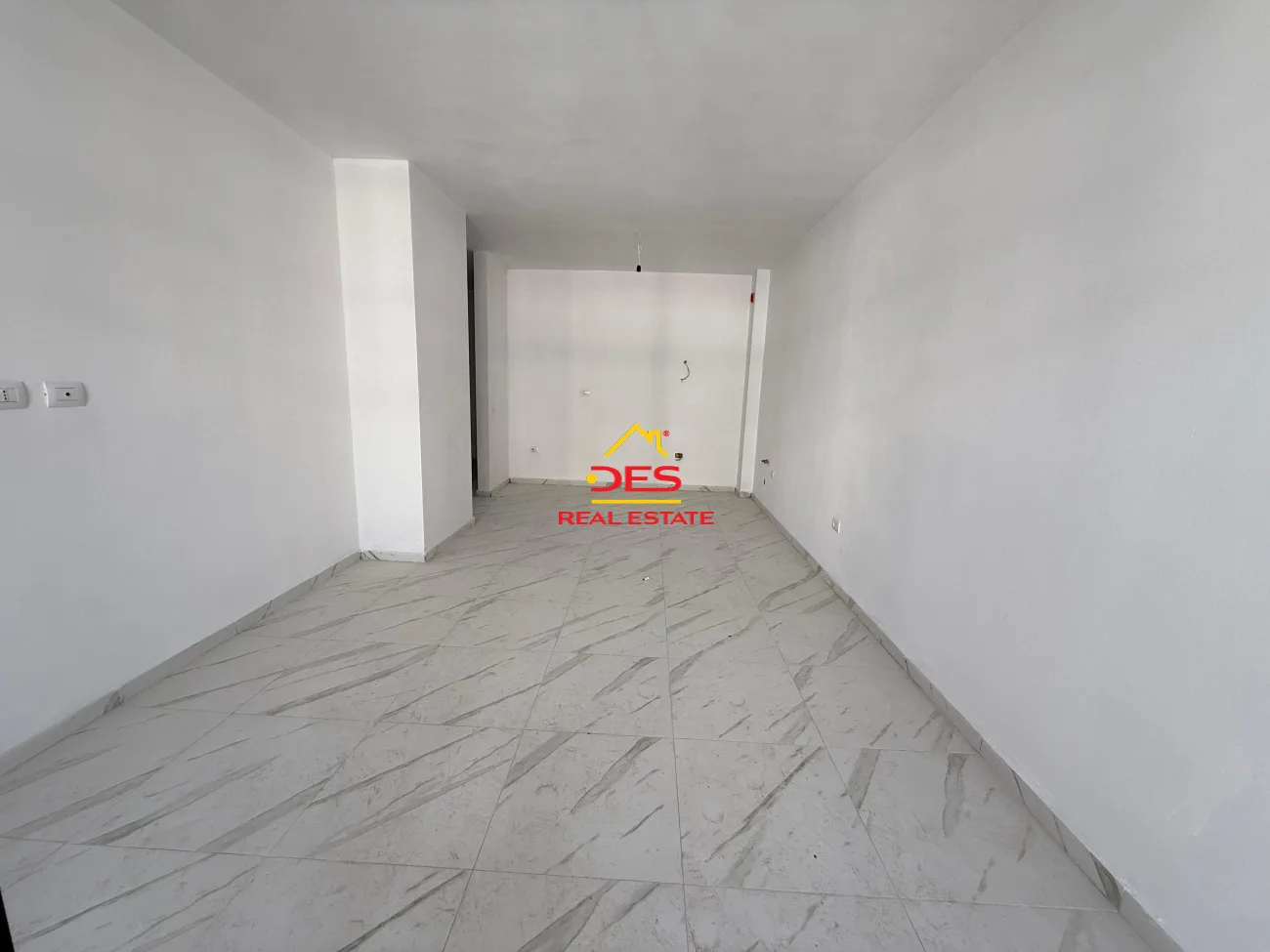 Shitet apartament 2+1+2 në orikum ,vlorë