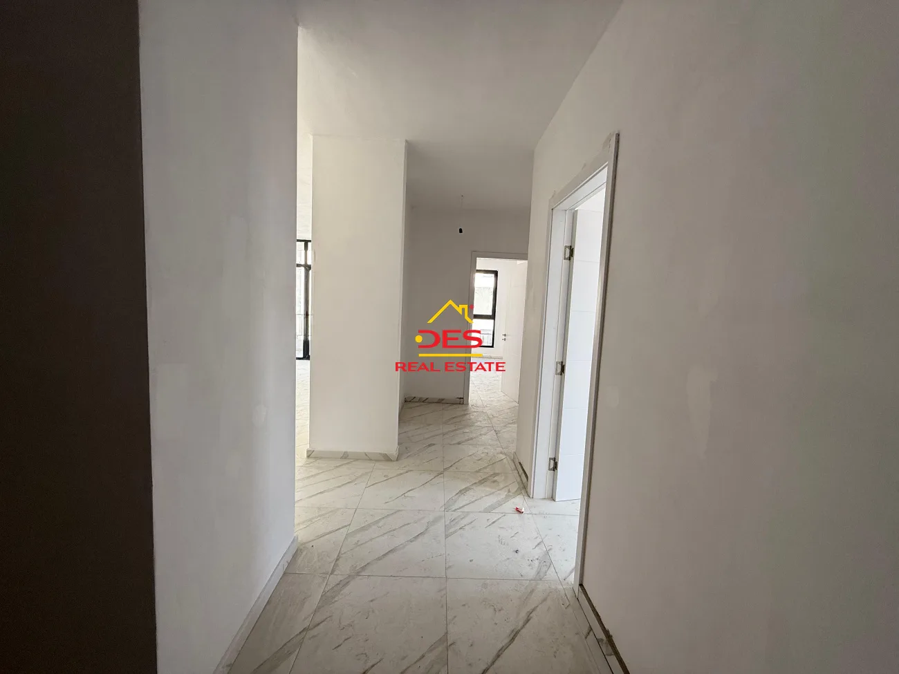 Shitet apartament 2+1+2 në orikum ,vlorë