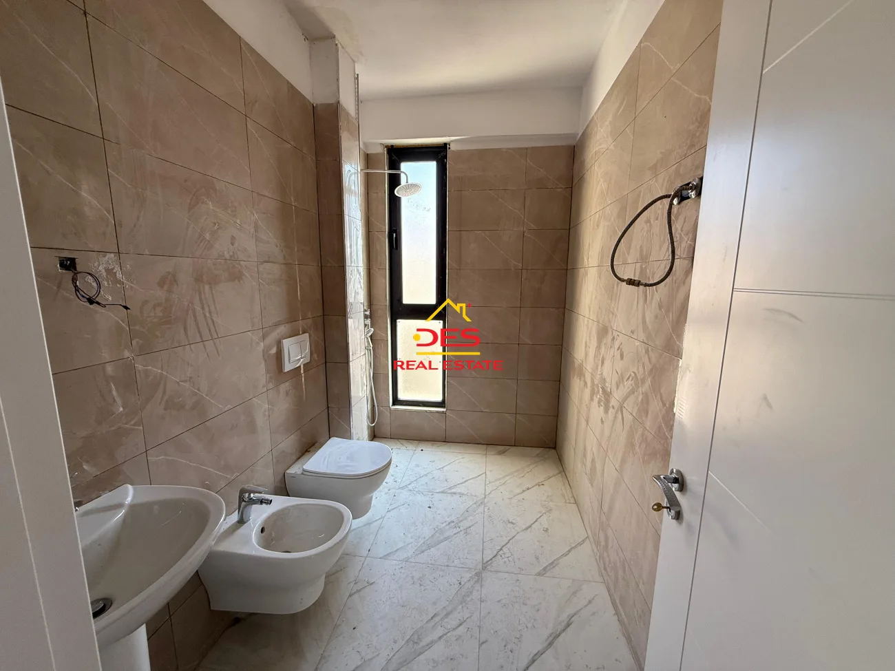 Shitet apartament 2+1+2 në orikum ,vlorë