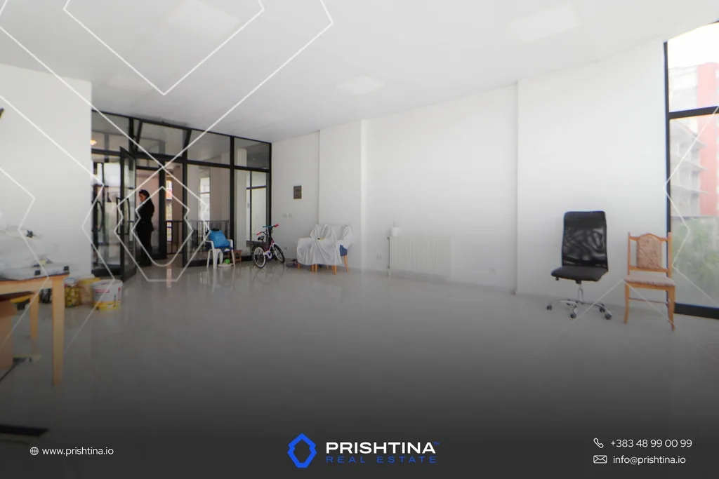 Lokal me qira 51m² te Rruga B