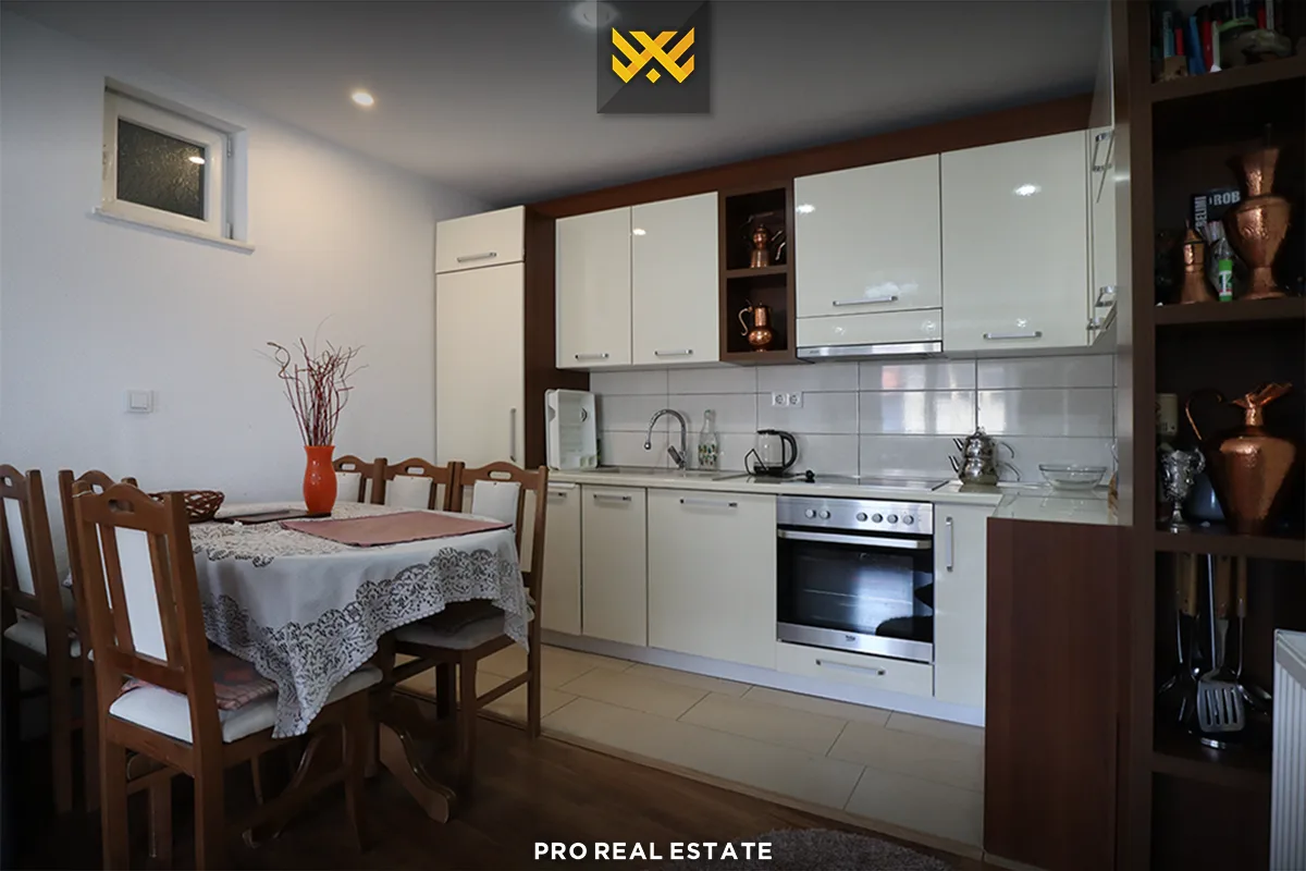 Shtëpi 150m² në #SHITJE në Lagjen Dodona.