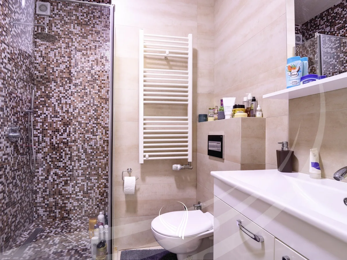 Penthouse me 3 dhoma gjumi me qira në lagjen Kalabria – Emshir