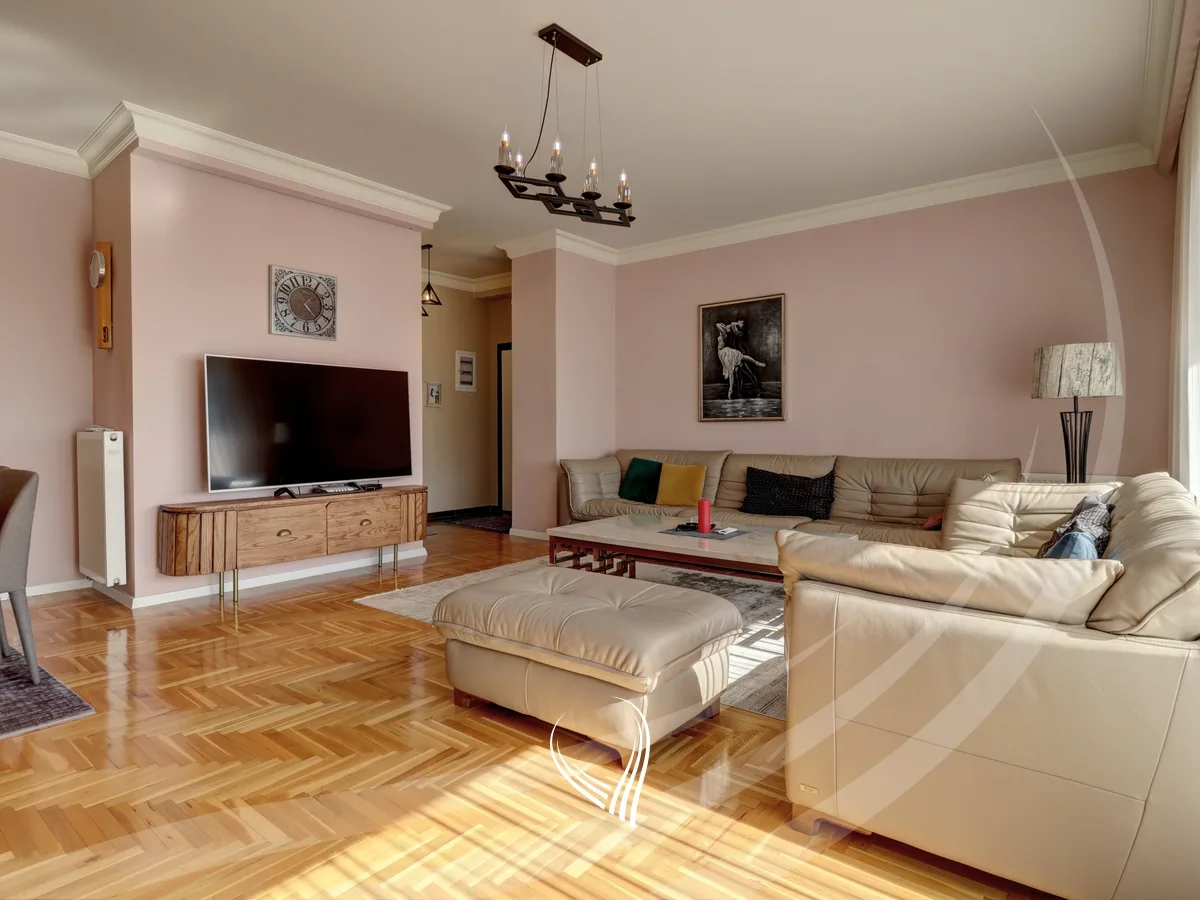 Penthouse me 3 dhoma gjumi me qira në lagjen Kalabria – Emshir