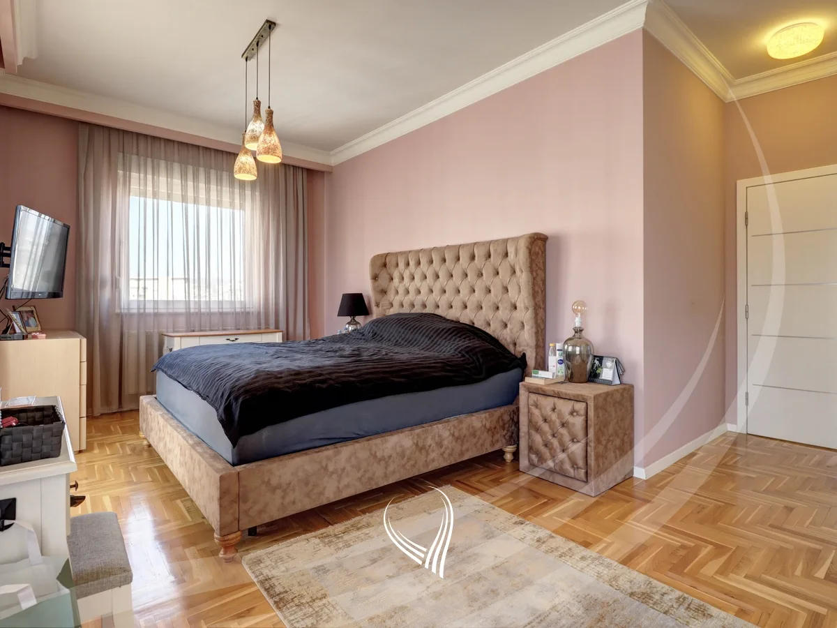 Penthouse me 3 dhoma gjumi me qira në lagjen Kalabria – Emshir