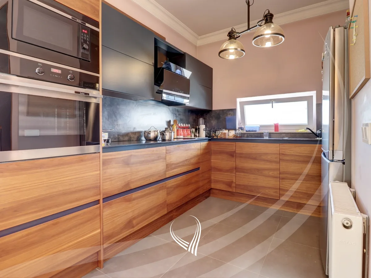 Penthouse me 3 dhoma gjumi me qira në lagjen Kalabria – Emshir